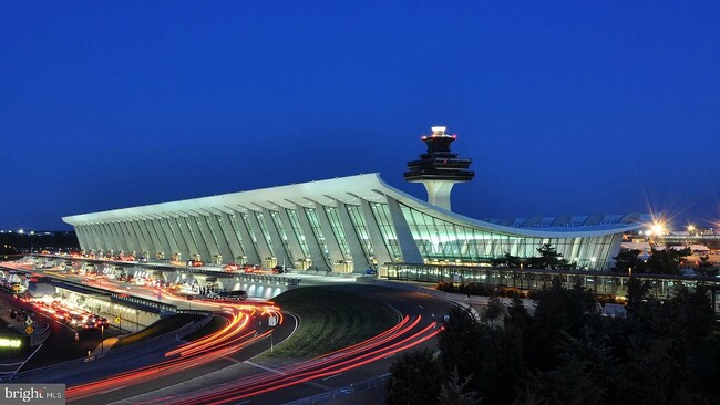 First Exit from Dulles Airport - 2472 Metrobus Aly