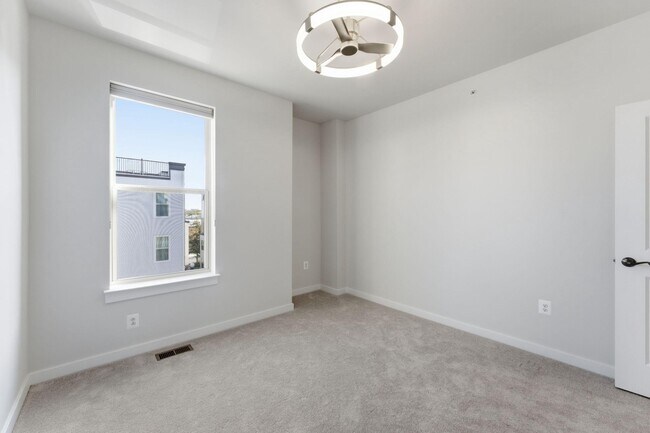 Building Photo - 2136 Glacier Rd