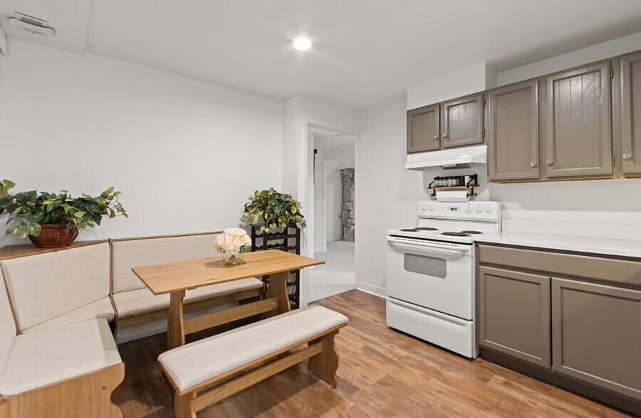 Building Photo - 8453 Lightening View Dr