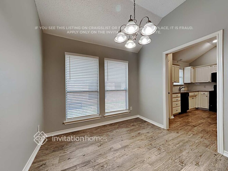 Building Photo - 1117 Park Glen