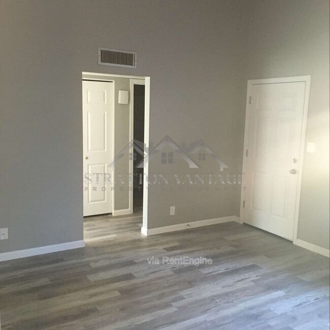 Building Photo - 852 N Stapley Dr