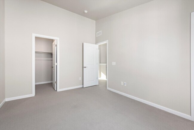 Building Photo - 1330 Hoyt St