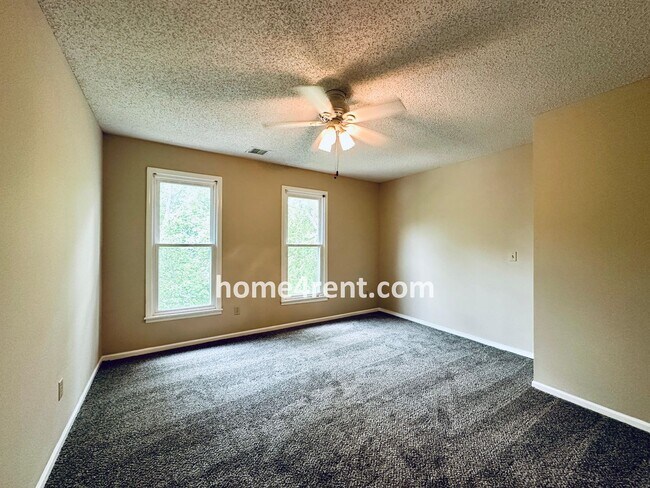 Building Photo - Blue Valley Schools, Granite Counters, Fin...