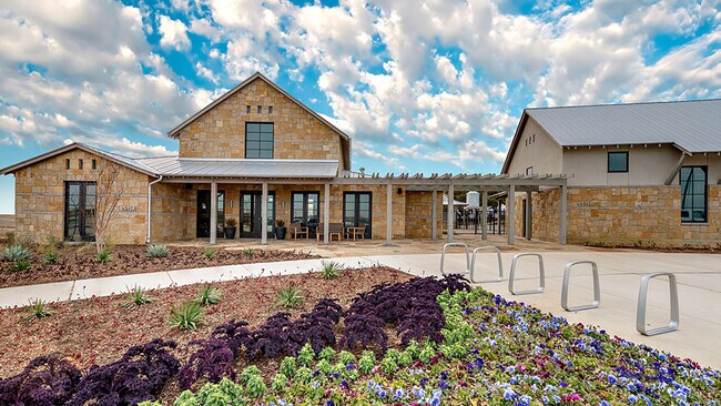 Building Photo - 7163 Split Rein Rd