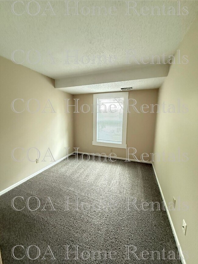 Building Photo - South East side Apartment