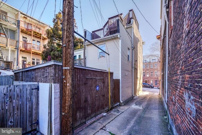 Building Photo - 204 S Chester St