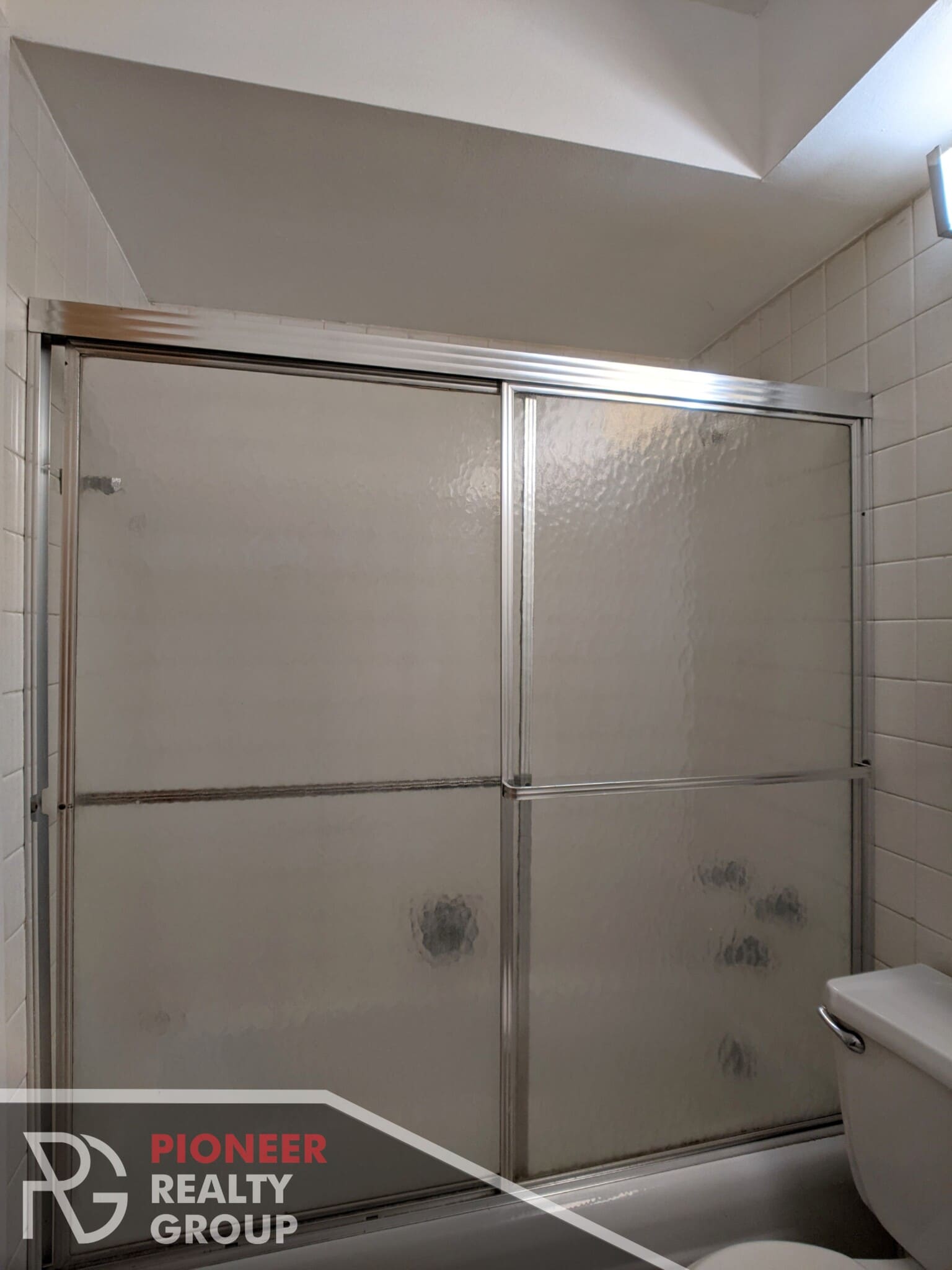 Building Photo - 665 W Wrightwood Ave