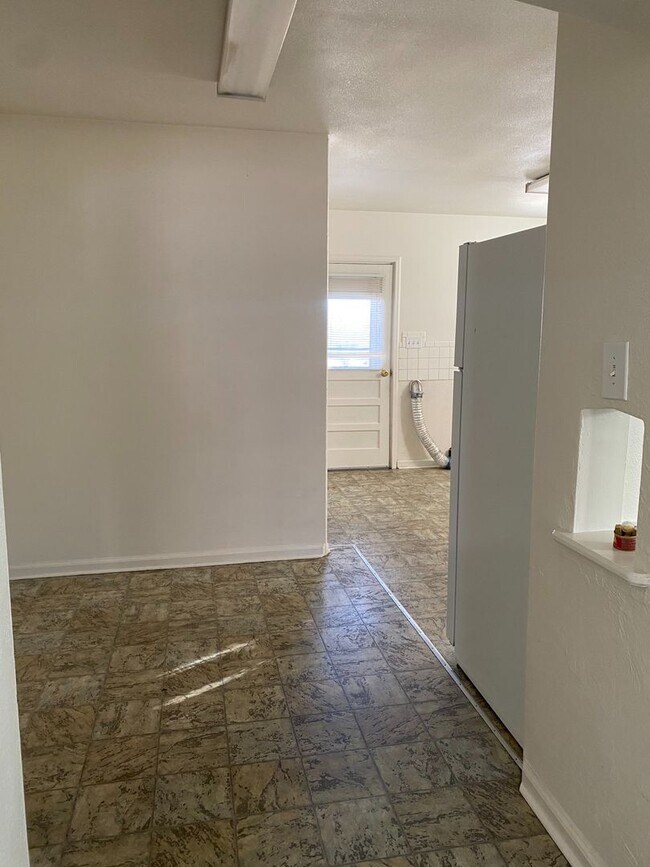 Building Photo - BB2312