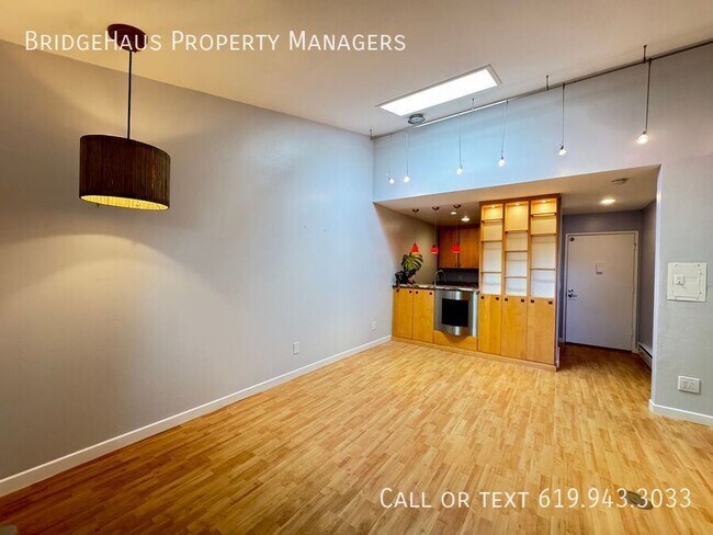 Building Photo - 1625 Hotel Cir S