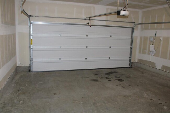 Building Photo - 748 Crestridge Dr