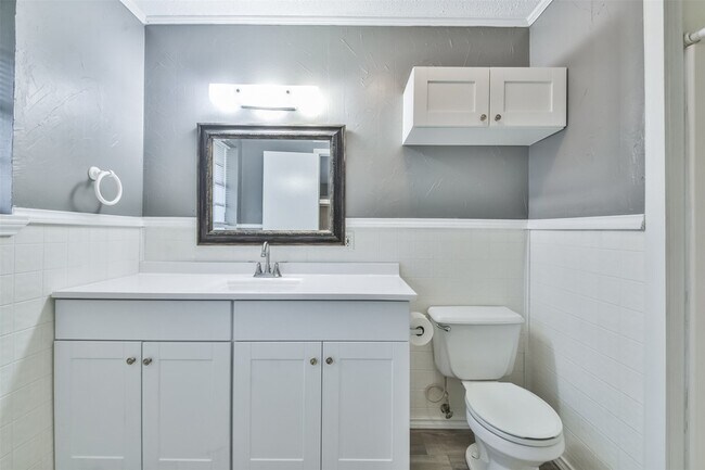 Building Photo - 23807 Red Oak Dr