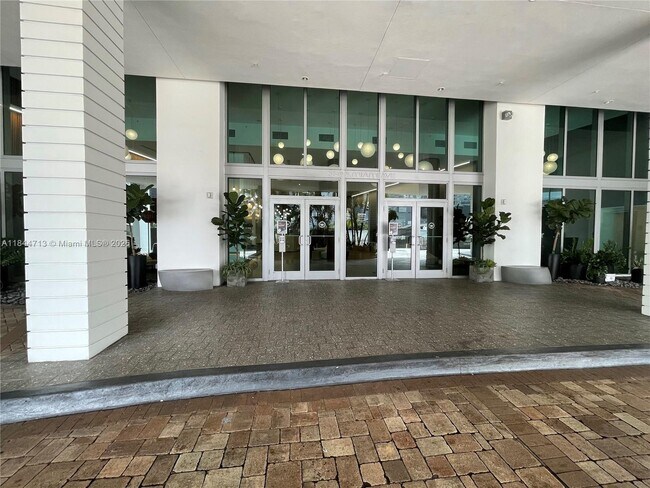 Building Photo - 350 S Miami Ave