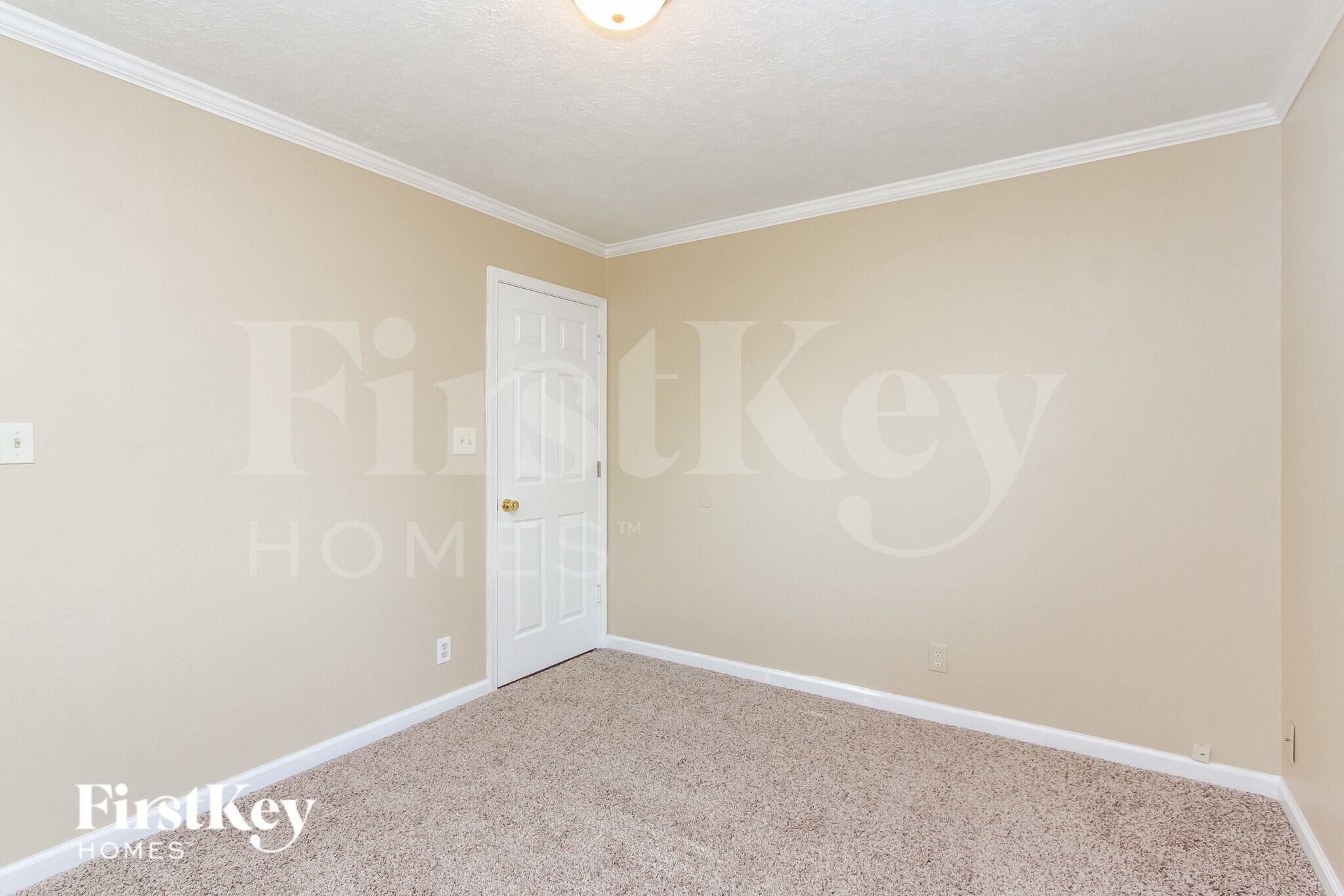 Building Photo - 702 Delbrook Dr
