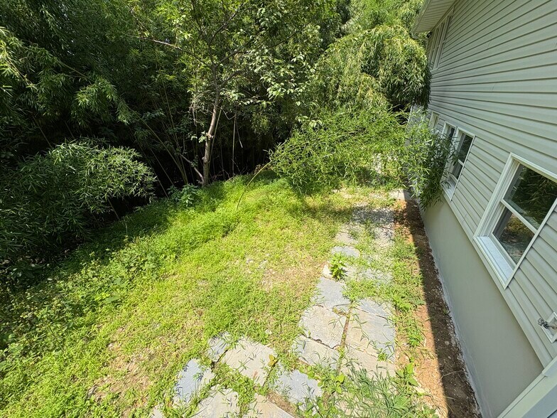 Building Photo - 90 Quaker Path