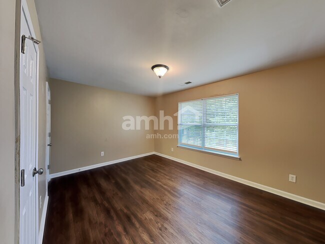 Building Photo - 2010 Cornflower Ln