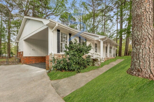 Building Photo - 2694 Hickory Valley Dr