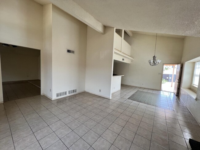 Building Photo - 12116 El Greco Cir