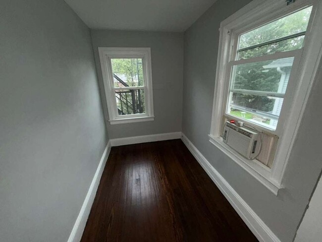 Building Photo - 35 Linden Ln