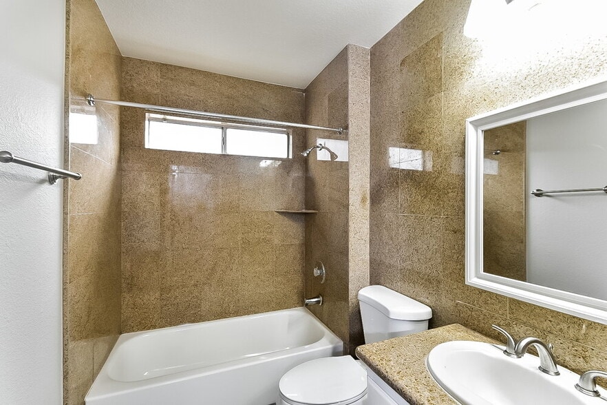 Building Photo - 4361 Faberge Ave