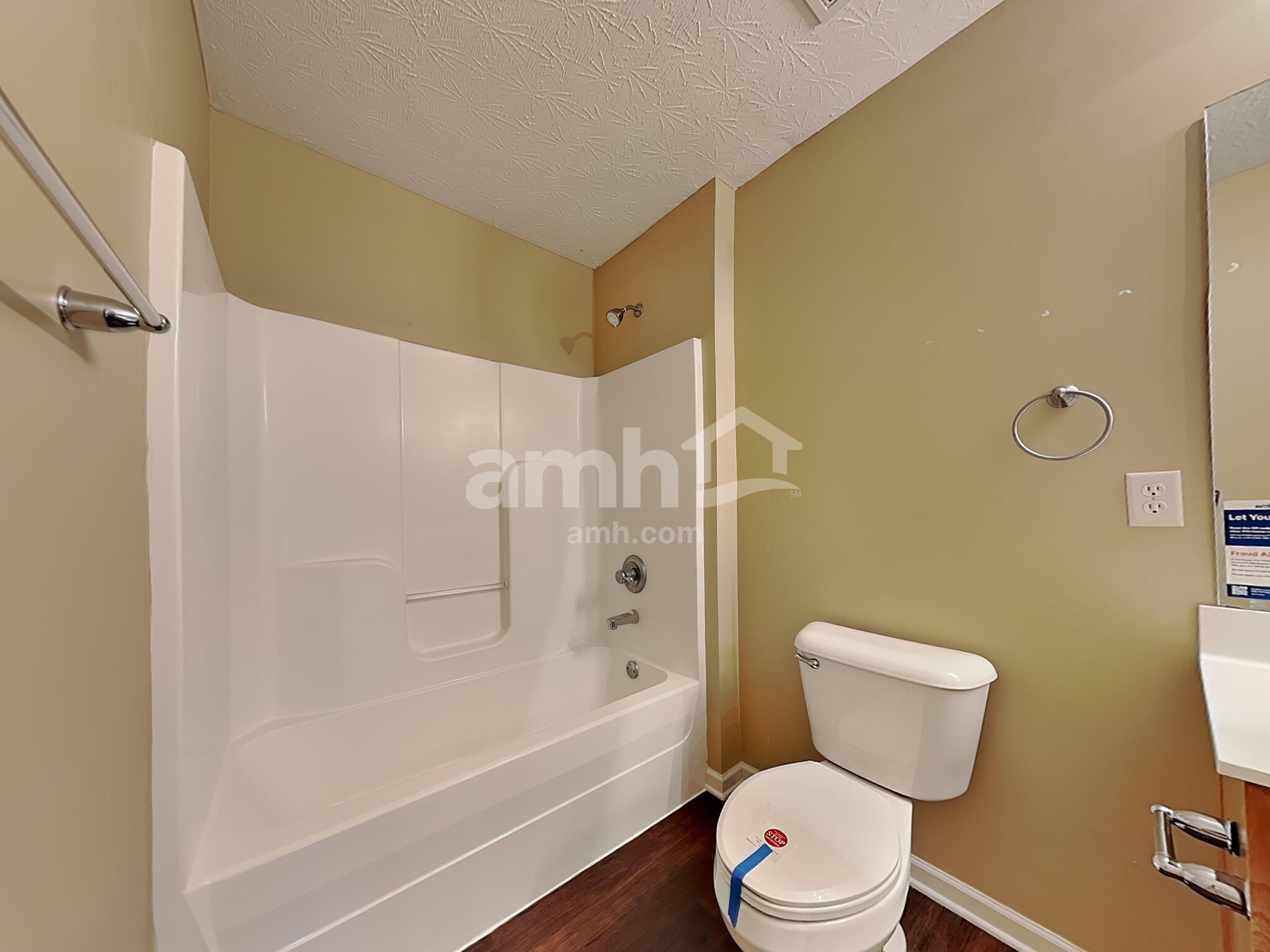 Building Photo - 15 Woodsong Ct