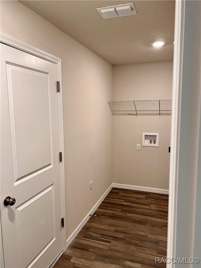 Building Photo - 6652 N Bedstrow Blvd