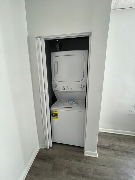 New Washer/Dryer - 2001 E Monmouth St
