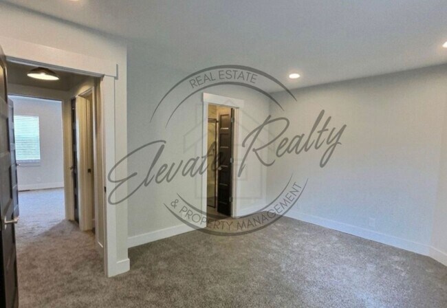 Building Photo - Modern 2-Bedroom Townhome in Clarksville –...