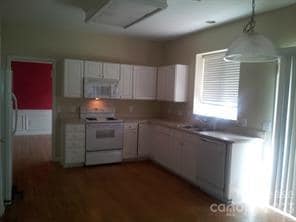 Building Photo - 6229 Bells Mill Dr