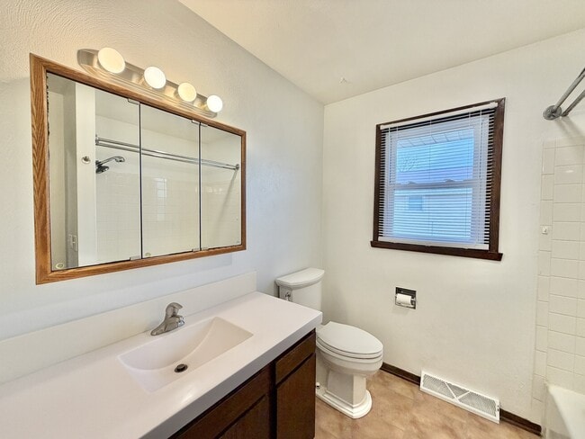 Building Photo - 604 Margate Dr