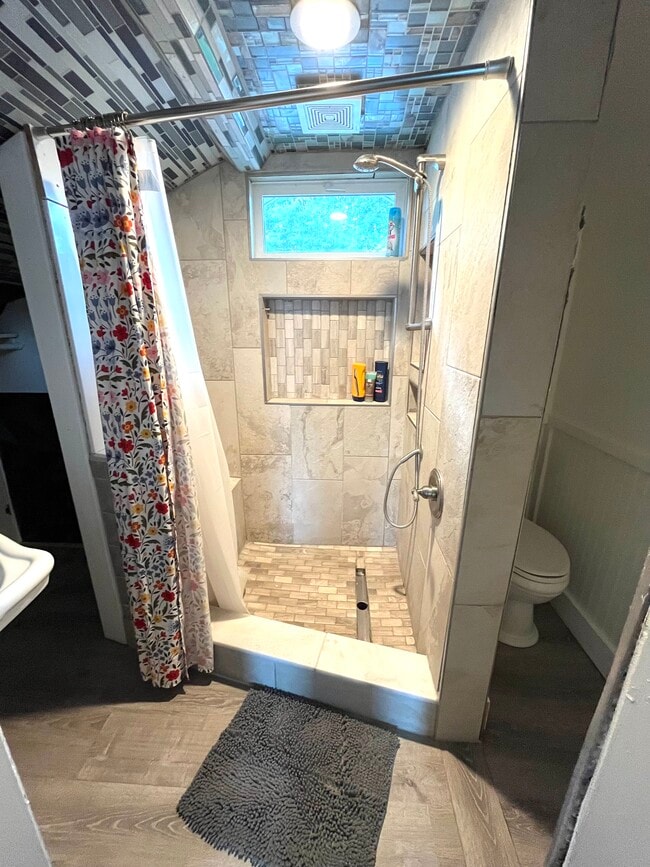 Building Photo - 1706 Mary St