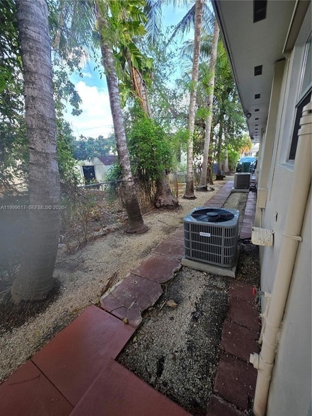 Building Photo - 2834 SW 37th Ave