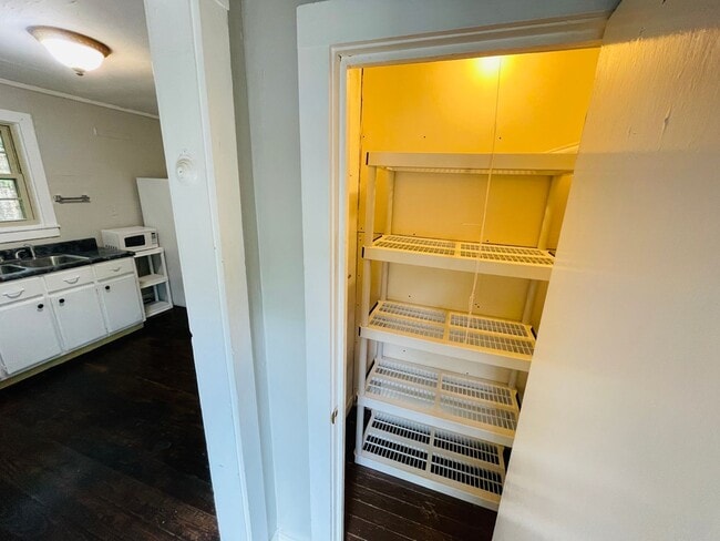 Building Photo - 3BR/1BA Home