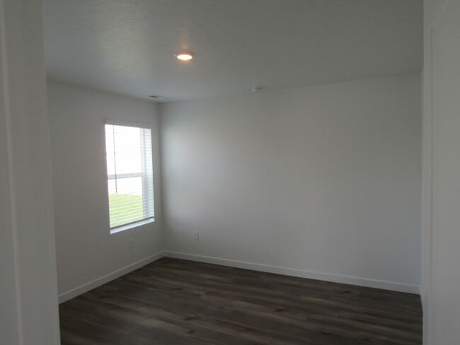 Building Photo - 329 Persian Ave