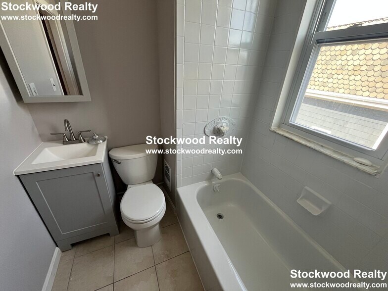 Building Photo - 14 Washburn St