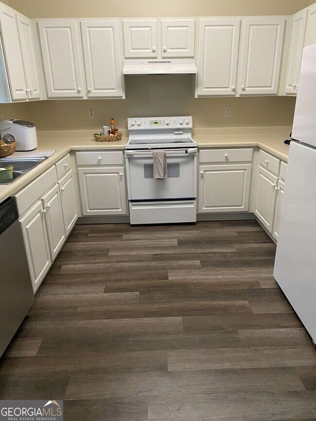 Building Photo - 5155 Yellow Pine Dr