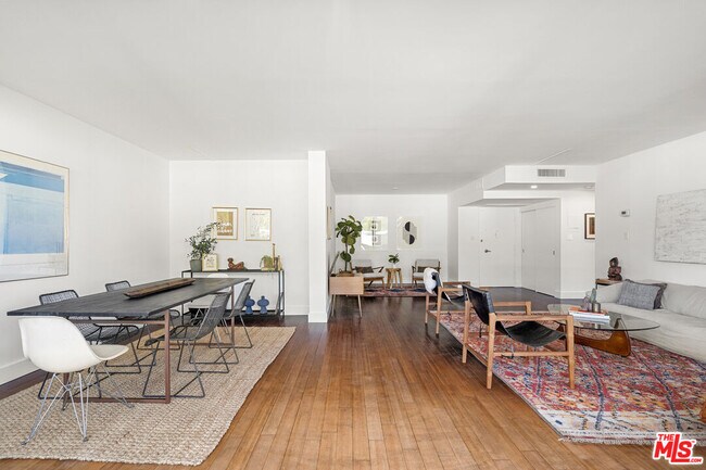 Building Photo - 8787 Shoreham Dr