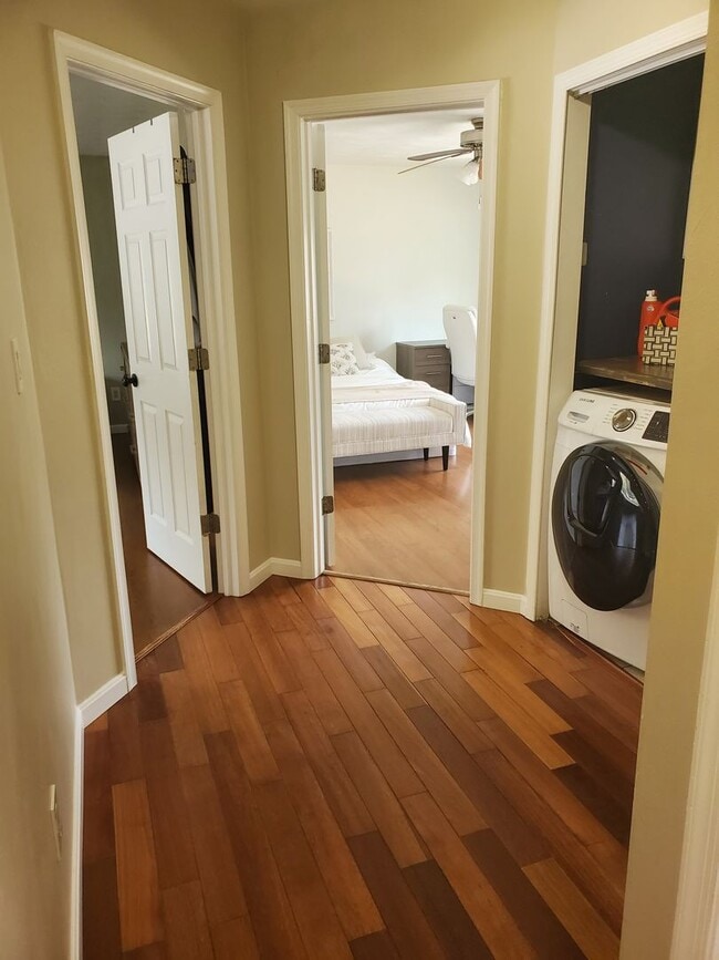 Building Photo - Deep Creek