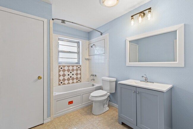 Building Photo - 605 Catalina Dr