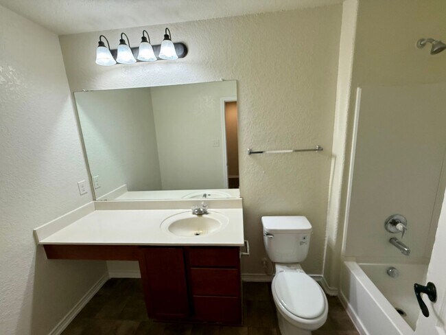 Building Photo - Beautiful 4-Bedroom, 2.5 Bathroom Home Near Seaworld!