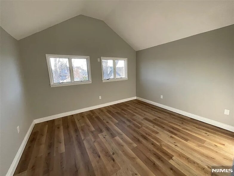Master Bed 2 - 200 Forest Ave