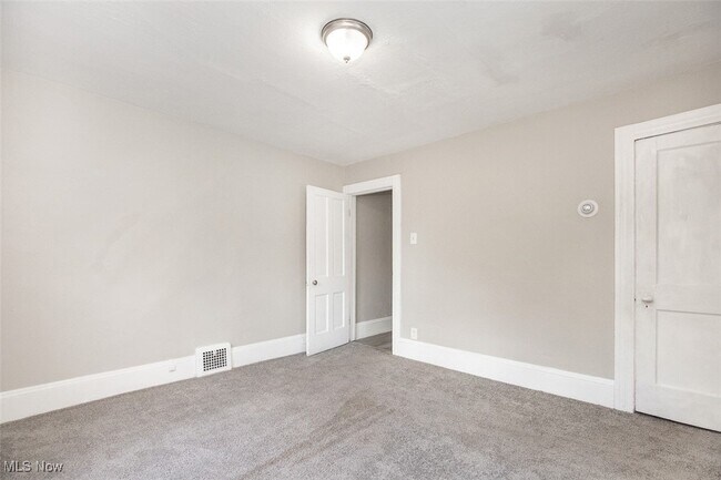 Building Photo - 844 E 154th St