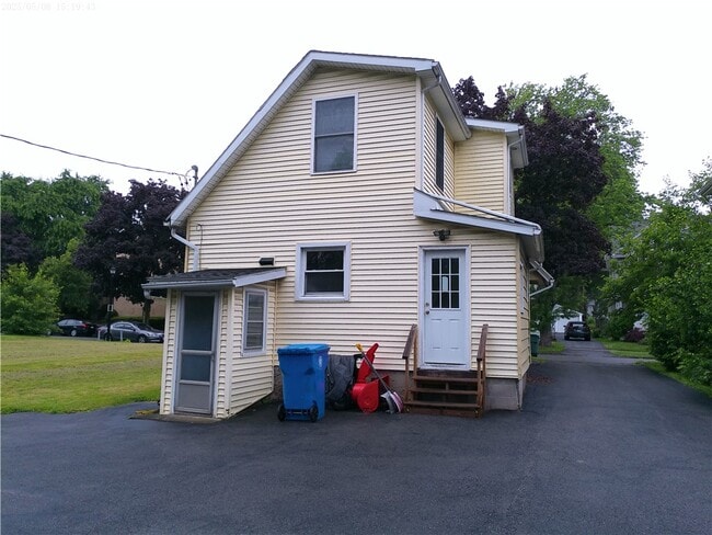 Building Photo - 35 Langslow St