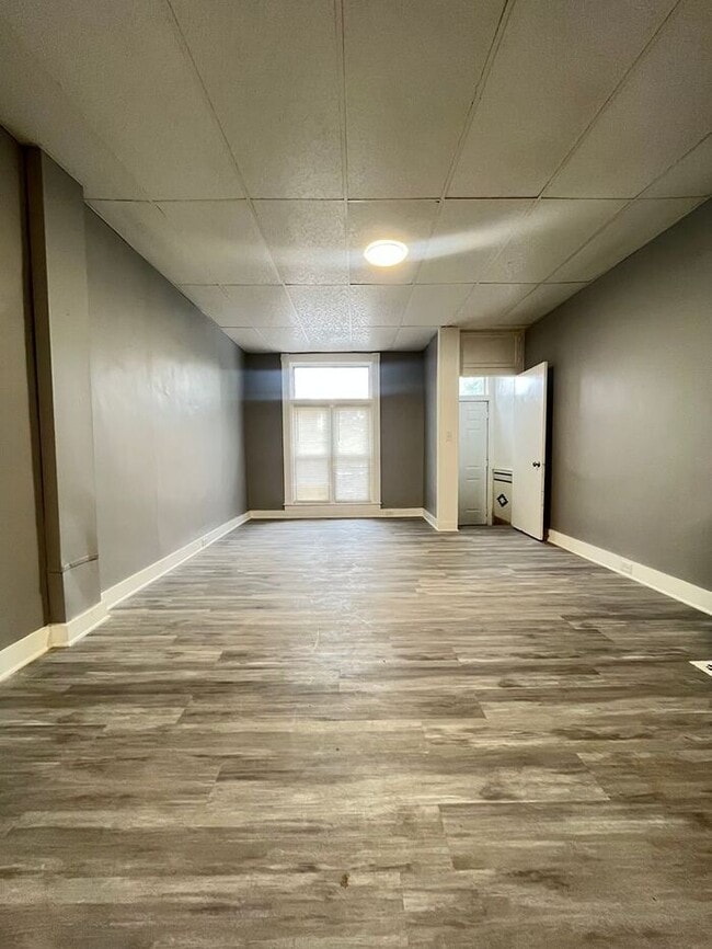 Building Photo - 3 Bedroom Home