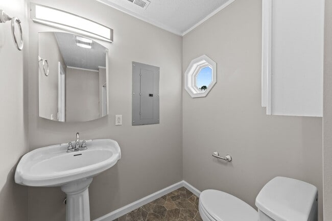 Building Photo - 3 Bed 2 Bath Marshallberg Home Available now