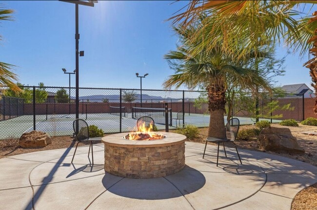 Building Photo - SPACIOUS PATIO HOME FOR RENT!