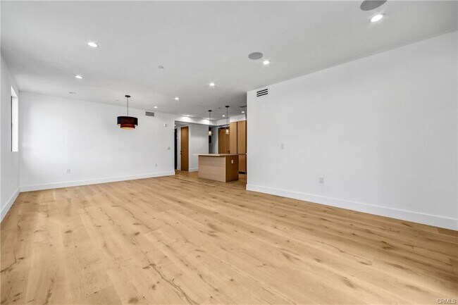 Building Photo - 10352 Riverside Dr