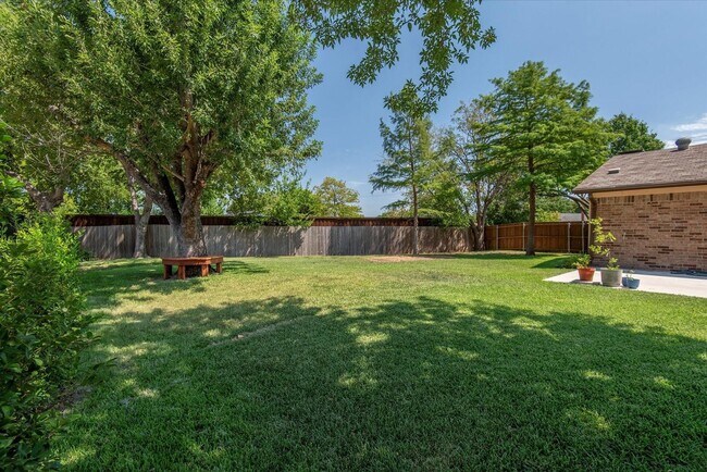 Building Photo - Now available for immediate move-in!