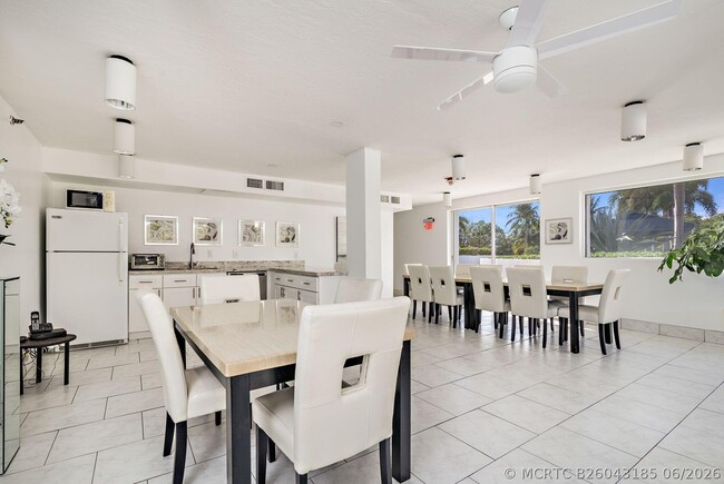 Building Photo - 3901 S Flagler Dr