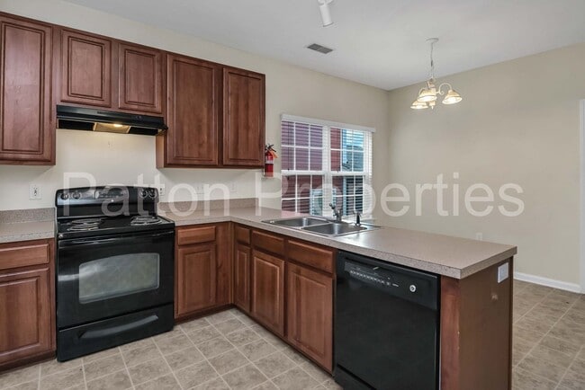 Building Photo - Rosewood Hills Home