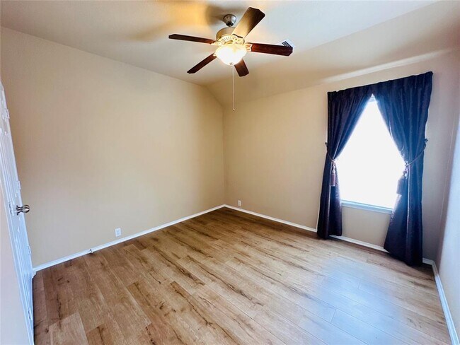 Building Photo - 26914 Harmony Shores Dr